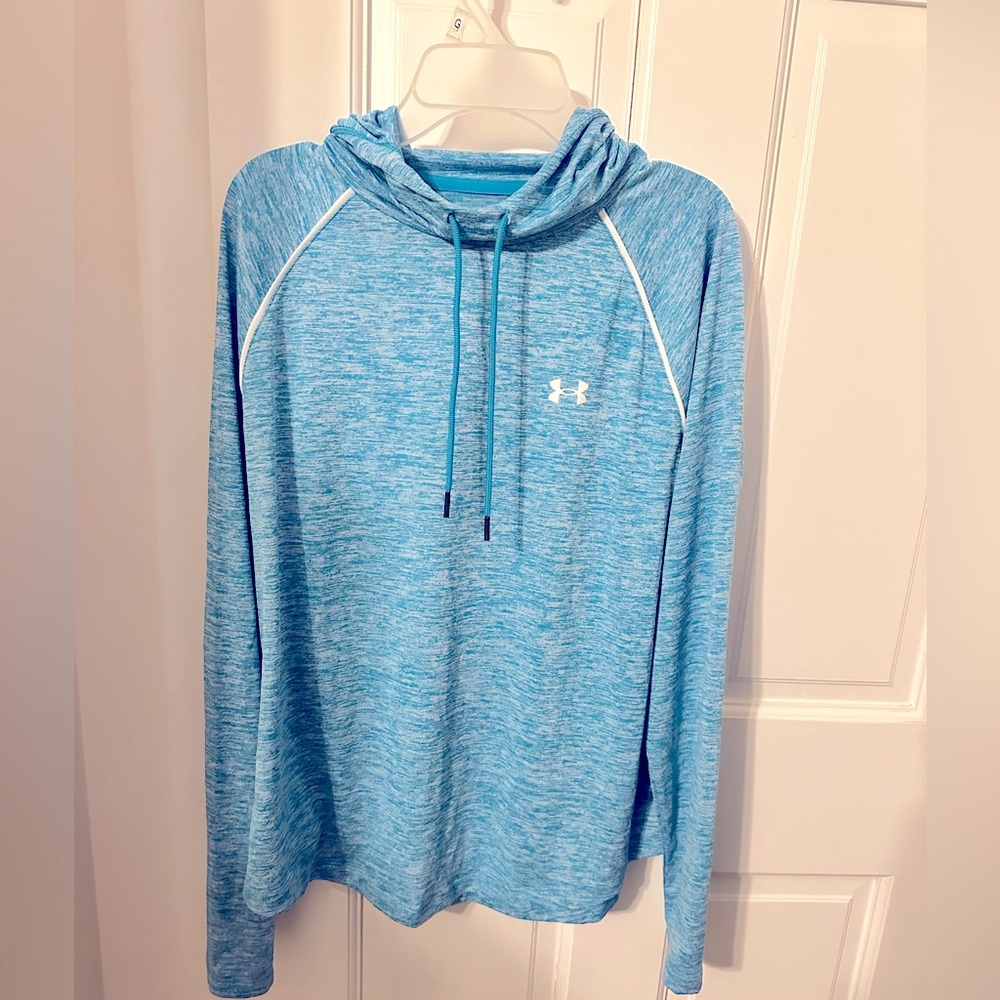 Under Armour Women’s lightweight pullover hoodie. Size Large